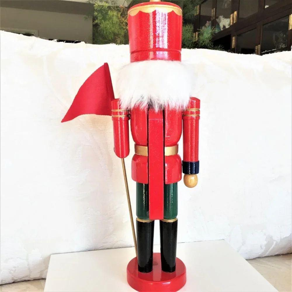 WOOD HOLIDAY NUTCRACKER